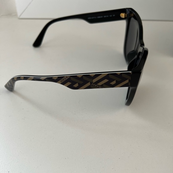 Versace sunglassss - Picture 4 of 7